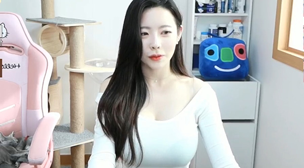 草莓视频成免费人在线观看下载