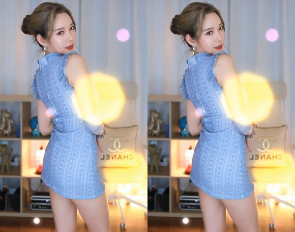 同桌的手指在里面转动的写作业