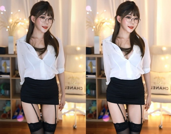 一个mv一个女的吃棒棒糖