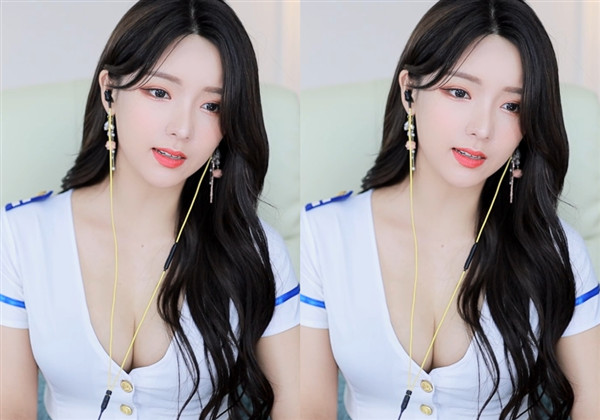 公共汽车上两个人正在热烈