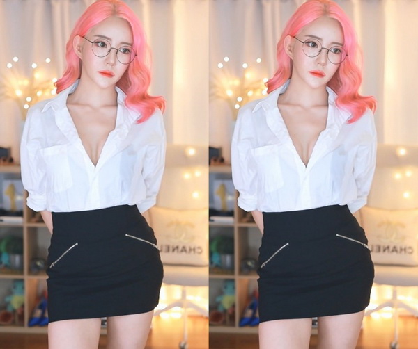 两个人一上一下剧烈运动