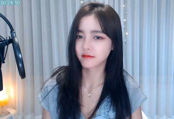 一边摸一边抽搐一进一出