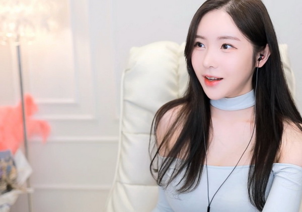 草莓丝瓜深夜释放自己的歌词