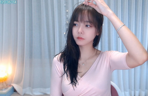 草莓丝瓜榴莲污污在线看