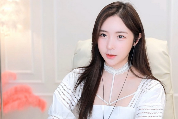 秋葵香蕉草莓榴莲绿巨人视频在线观看