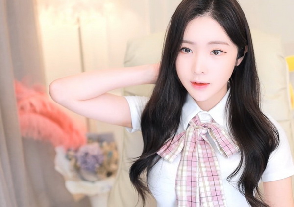 男生女生一起相差30分轮滑鞋