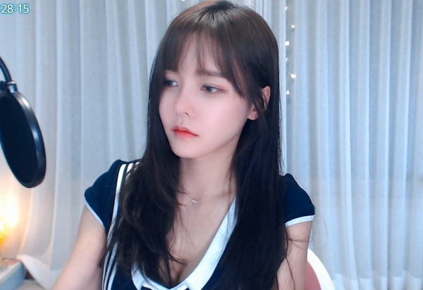 亚精产品一三三三菠萝蜜