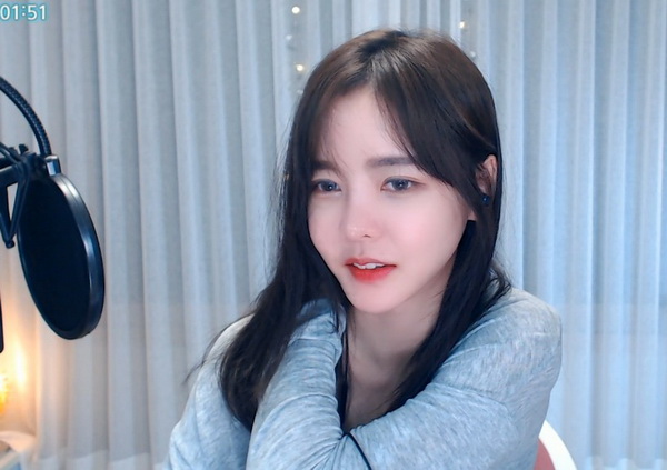 海角国精产品三区二区