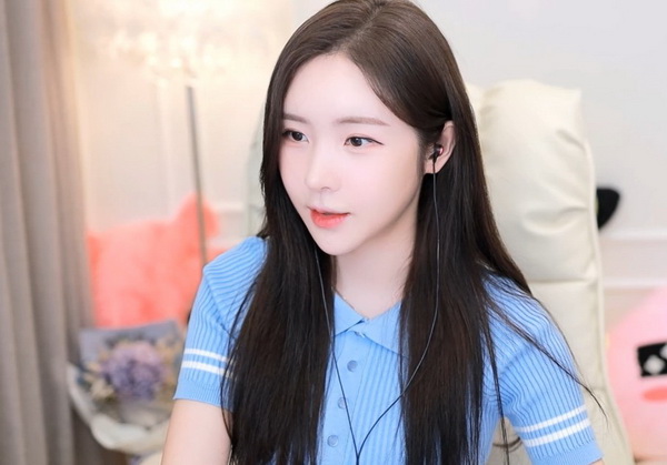 麻花传MD0174苏蜜清歌视频