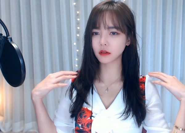 樱桃午夜视频在线观看