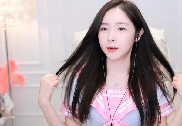 锵锵锵锵锵锵锵最新章节红桃