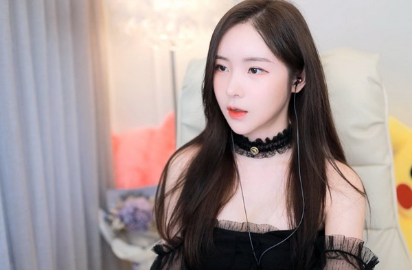 六间房直播间在线观看