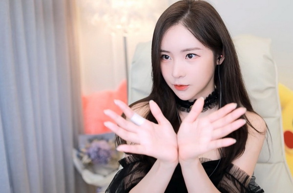 六间房直播间在线观看