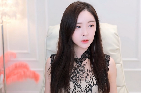 精品人在线二区三区的区别