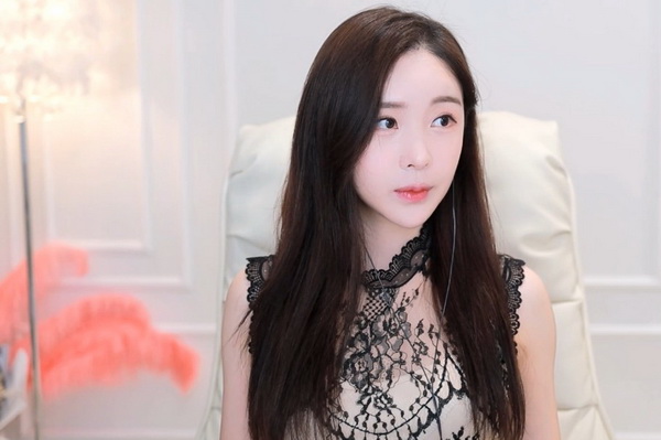 精品人在线二区三区的区别